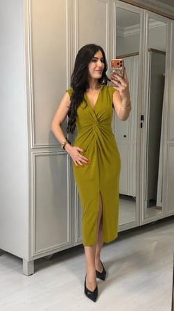 Kadın Kısa Kollu V Yakalı önü Sarmal Detaylı Yırtmaçlı Sandy Midi Elbise