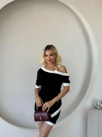 Kadın Kısa Kollu Asimetrik Kesim Yaka şerit Ve Aksesuar Detaylı Modal Elbise