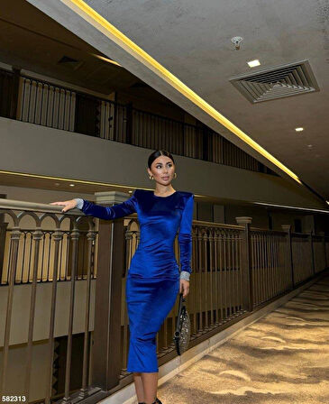 Kadın Bisiklet Yaka Vatkalı Manşet Detay Kadife Kumaş Midi Boy Elbise