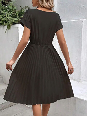 Kadın Kısa Kollu Yakası Açık Belden Lastikli Pileli Kısa Ithal Krep Elbise
