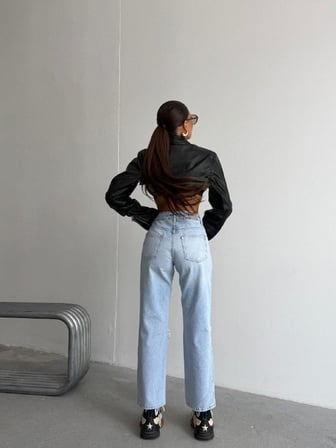 Kadın Yüksek Bel Dizleri Geniş Yırtık Detaylı Düz Paça Pamuklu Jean Pantolon