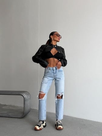 Kadın Yüksek Bel Dizleri Geniş Yırtık Detaylı Düz Paça Pamuklu Jean Pantolon