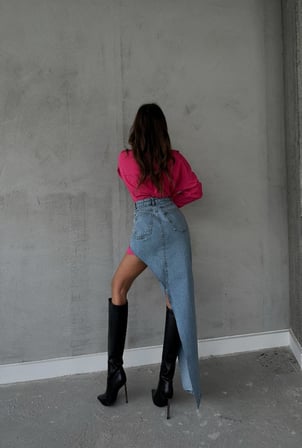 Kadın Asimetrik Kesim Yırtmaç Detaylı Pamuklu Denim Uzun Etek