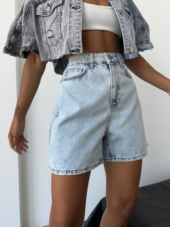 Kadın Yıpratmalı Klasik Kesim Comfort Tasarım Pamuklu Denim Şort