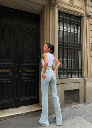 Asimetrik Kemer Detaylı Yüksek Bel Bol Paça  Denim Pantolon