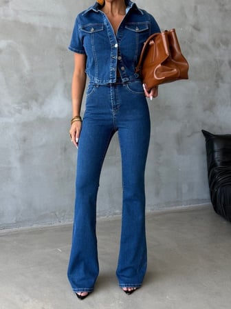 Kadın Lıkralı Kot Takım - Kısa Kollu Cep Detaylı Denim Ceket ve İspanyol Paça Pantolon İkili Set
