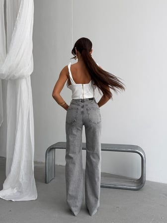 Asimetrik Kemer Detaylı Yüksek Bel Bol Paça  Denim Pantolon