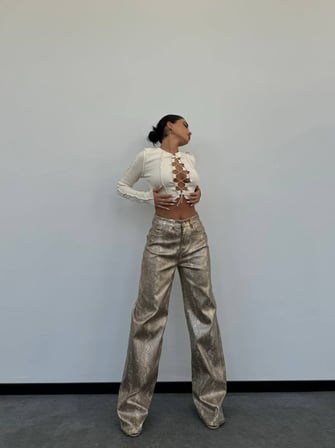 Yılan Derisi Dokulu Parlak Wide-Leg Jean Pantolon