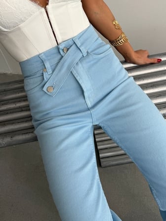 Kadın Asimetrik Çapraz Bel Detaylı Wide Leg Jean Pantolon