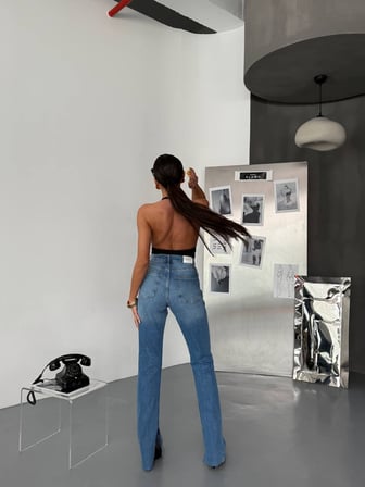Asimetrik Kemer Detaylı Yüksek Bel Bol Paça  Denim Pantolon