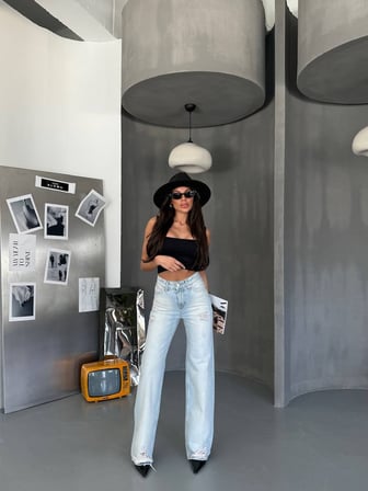 Yüksek Bel Yırtık Detaylı Geniş Paça Denim Pantolon