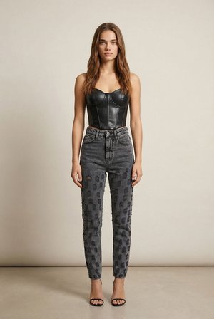 Yüksek Bel Füme Yıkamalı Mom Fit Denim Pantolon