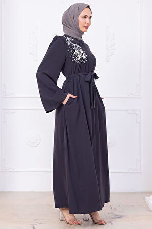 İncili Çiçek Motifli Kuşaklı Ferace Füme HM2720