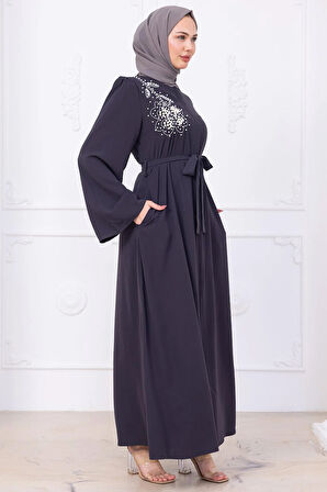 İncili Çiçek Motifli Kuşaklı Ferace Füme HM2720