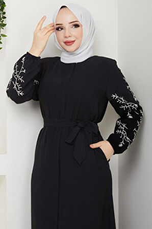 Kolları Çiçek Nakışlı Kuşaklı Ferace Siyah HM2727