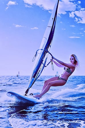 Akdeniz Yelkenli ve Dalga Desenli Premium V Yaka  Bikini Üstü