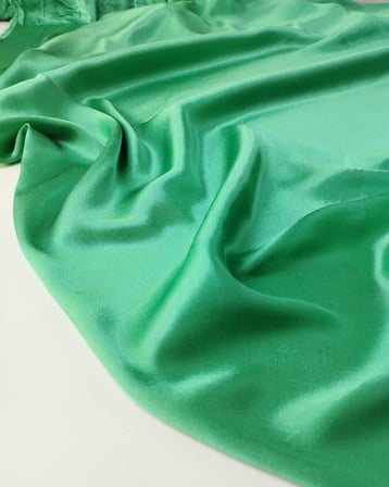 Yeşil Renkte Viskon Rayon Kumaş

En: 140  cm
