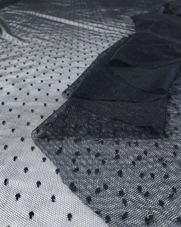 Siyah Renkte Nopeli Tül En: 140cm
