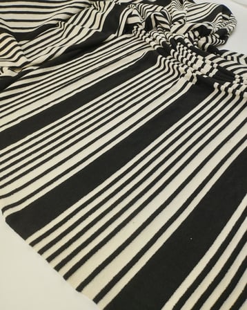 Ekru Siyah Enine Çizgili Örme Kumaş 140x250cm