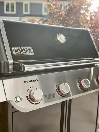 Weber Genesis® E-415 Siyah Gazlı Barbekü – 4 Brülör, Geniş Pişirme Alanı