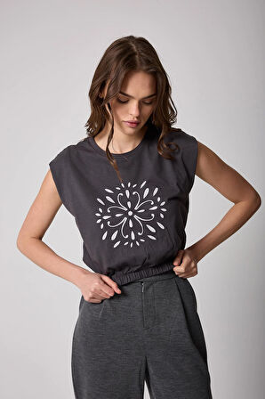 Kadın T-Shirt Antrasit Beli Lastikli Vatkalı Görünümlü Önü Nakışlı Basic - 2507
