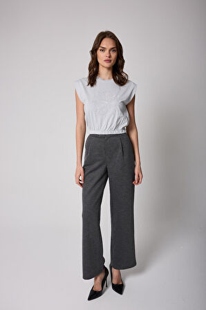 Kadın T-Shirt Gri Beli Lastikli Vatkalı Görünümlü Önü Nakışlı Basic - 2507