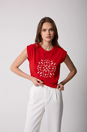 Kadın T-Shirt Kırmızı Beli Lastikli Vatkalı Görünümlü Önü Nakışlı Basic - 2507
