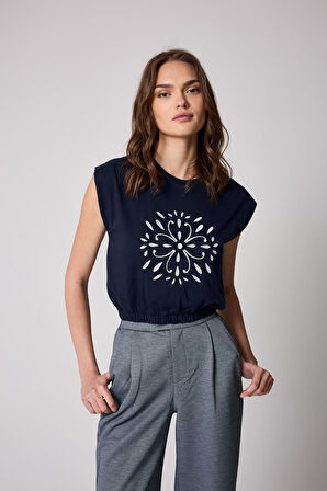 Kadın T-Shirt Lacivert Beli Lastikli Vatkalı Görünümlü Önü Nakışlı Basic - 2507