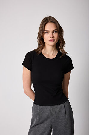 Kadın T-Shirt Siyah Fitilli Slim Fit Kısa Kol Baby Overlok Detaylı Basic - 2511