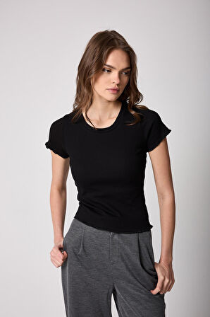 Kadın T-Shirt Siyah Fitilli Slim Fit Kısa Kol Baby Overlok Detaylı Basic - 2511