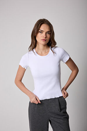 Kadın T-Shirt Beyaz Fitilli Slim Fit Kısa Kol Baby Overlok Detaylı Basic - 2511