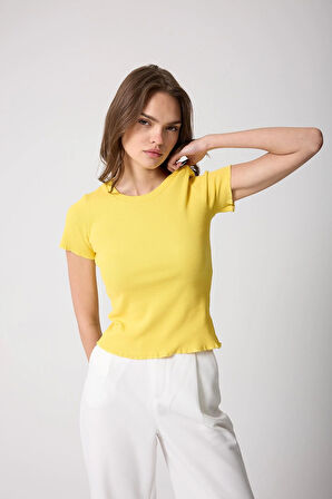Kadın T-Shirt Sarı Fitilli Slim Fit Kısa Kol Baby Overlok Detaylı Basic - 2511
