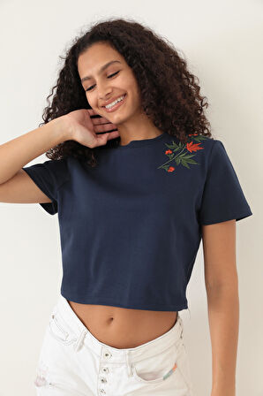 Amida Lacivert Omuzu Çınar Yaprağı Nakışlı Basic Crop T-shirt- 2411