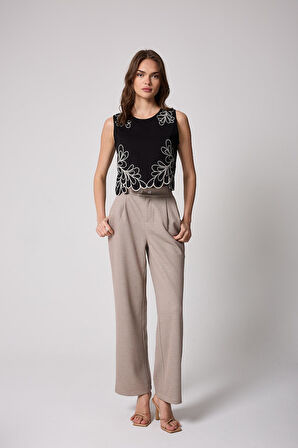 Kadın Siyah Nakış Detaylı Lazer Kesim İşlemeli Tasarım Bluz - 2513