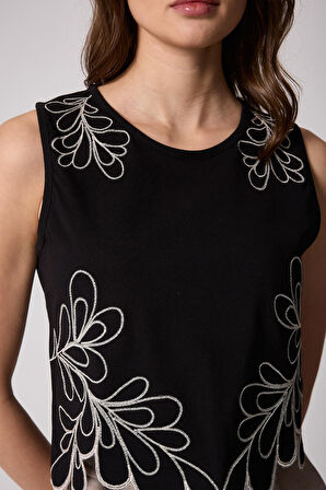 Kadın Siyah Nakış Detaylı Lazer Kesim İşlemeli Tasarım Bluz - 2513