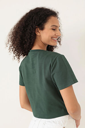 Amida Yeşil Omuzu Çınar Yaprağı Nakışlı Basic Crop T-shirt- 2411