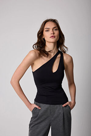 Kadın Siyah Modal Karışımlı Dekolteli Asimetrik Bluz - 2516