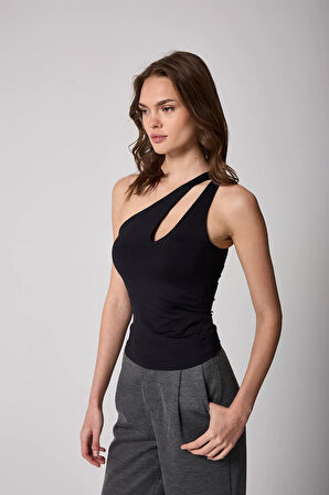 Kadın Siyah Modal Karışımlı Dekolteli Asimetrik Bluz - 2516