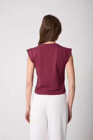 Kadın Bordo Vatka Görünümlü Lazer Kesim Nakış Detaylı Tasarım T-Shirt - 2518