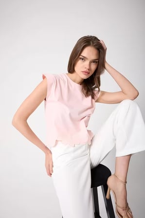 Kadın Toz Pembe Vatka Görünümlü Lazer Kesim Nakış Detaylı Tasarım T-Shirt - 2518