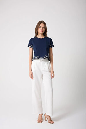 Kadın Lacivert Nakış İşlemeli Kol Detaylı Lazer Kesim Tasarım Tişört - 2520