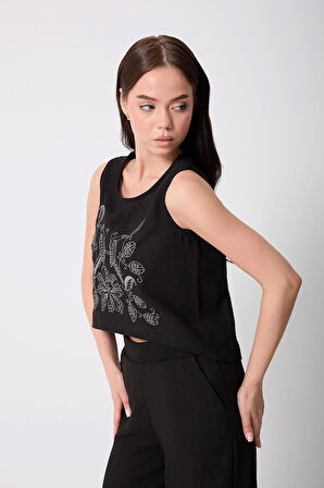 Kadın Siyah Müslin Keten Önü Nakışlı Tasarım Crop Bluz - 2521