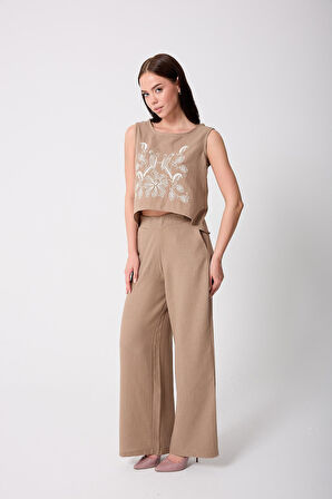 Kadın Bej Müslin Keten Önü Nakışlı Tasarım Crop Bluz - 2521