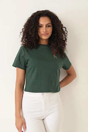 Amida Yeşil Omuzu Gül Nakışlı Basic Crop T-shirt- 2412