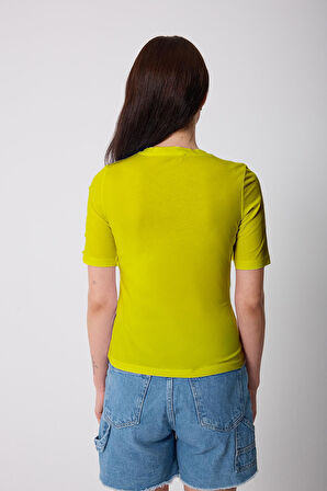 Kadın Yeşil Likralı Yarım Kollu Basic T-shirt - 2524