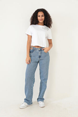 Amida Beyaz Omuzu Papatya Nakışlı Basic Crop T-shirt- 2413