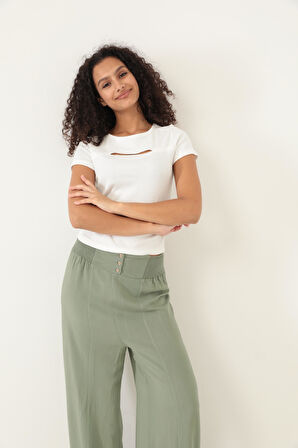 Amida Beyaz Göğüs Detaylı Sıfır Yaka Basic T-shirt- 2415