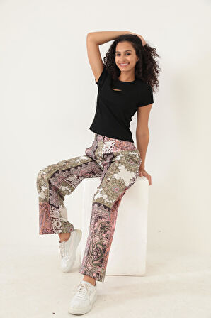 Amida Siyah Göğüs Detaylı Sıfır Yaka Basic T-shirt- 2415