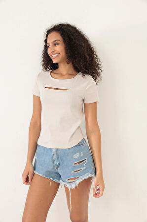 Amida Bej Göğüs Detaylı Sıfır Yaka Basic T-shirt- 2415