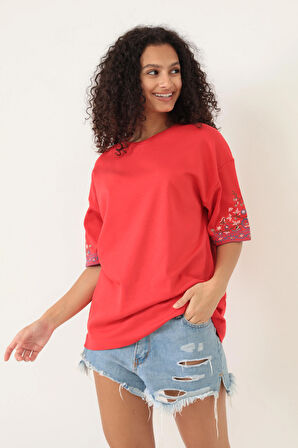 Amida Kırmızı Kolları Etnik Nakışlı Oversize Kısa Kollu Kadın T-shirt- 2406